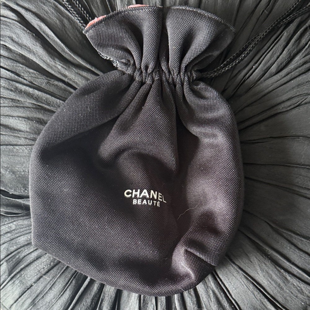 Black Beauté Pouch